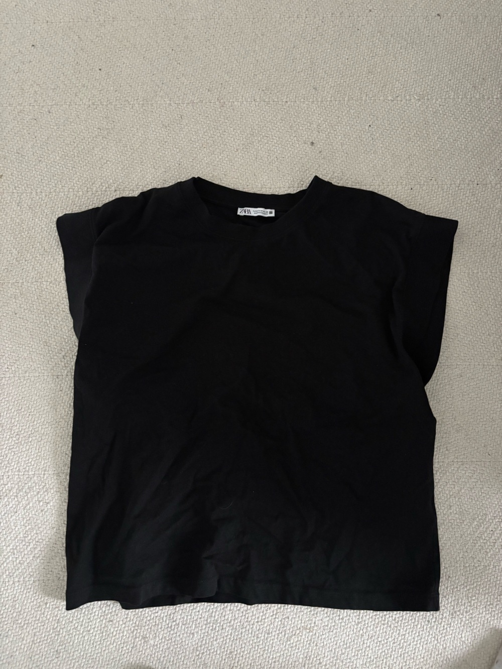 Zara Women’s Black Crew Neck Shirt : Muscle sleeves